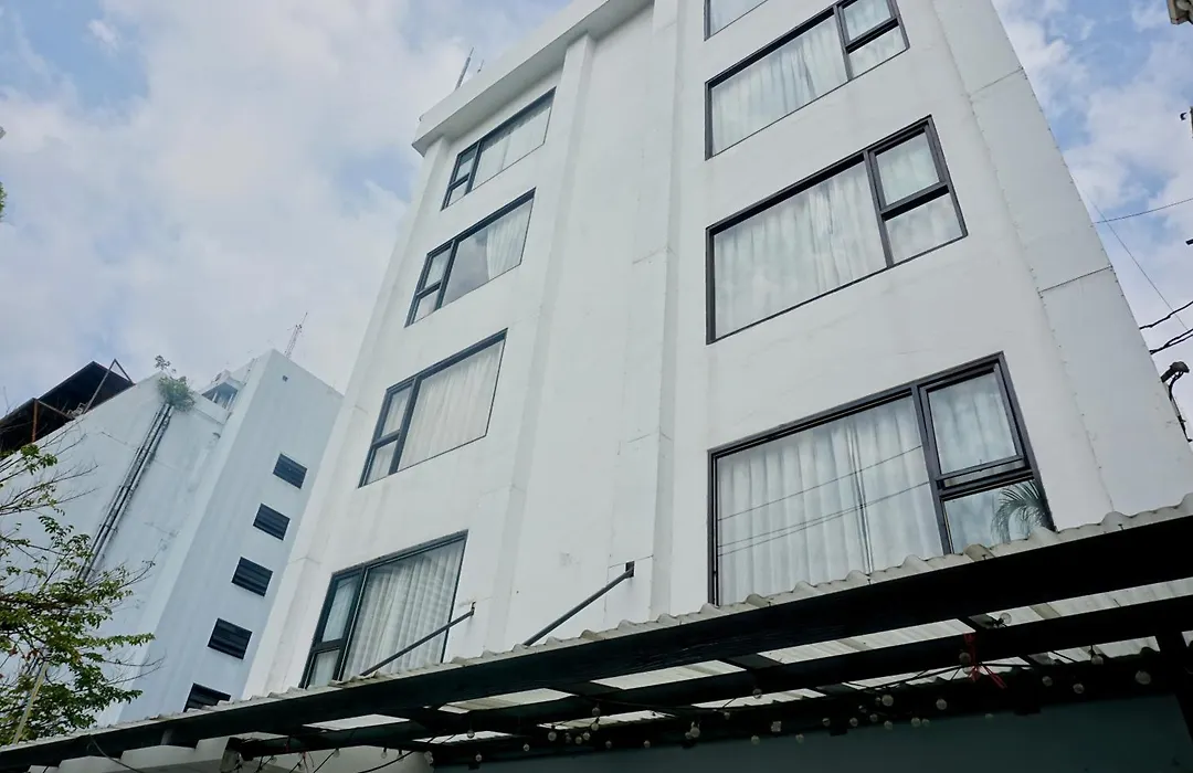 Silom Soi 3 Hash Apartment Hip And Funky With Rooftop View-1