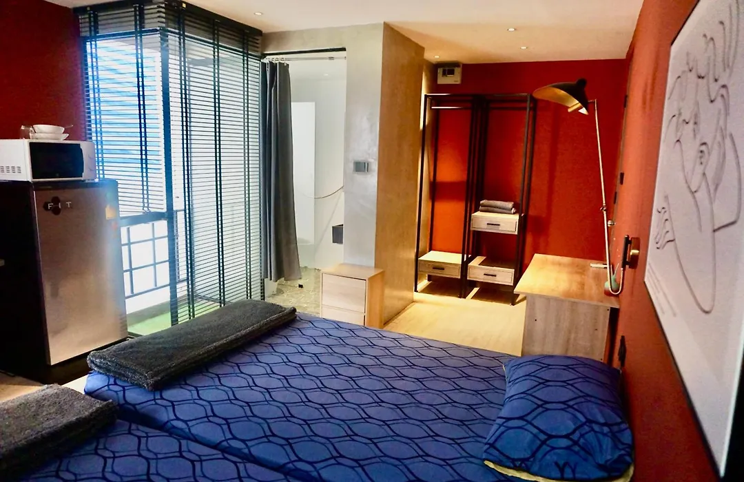 Silom Soi 3 Hash Apartment Hip And Funky With Rooftop View-1