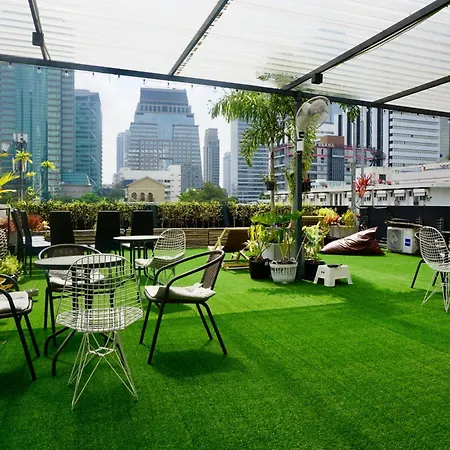 Silom Soi 3 Hash Apartment Hip And Funky With Rooftop View-2