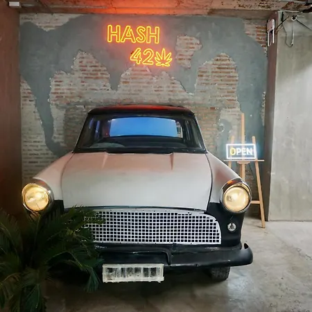 Silom Soi 3 Hash Apartment Hip And Funky With Rooftop View-3