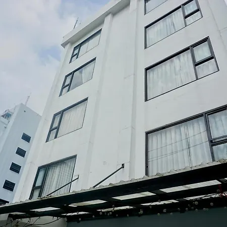 Silom Soi 3 Hash Apartment Hip And Funky With Rooftop View-3